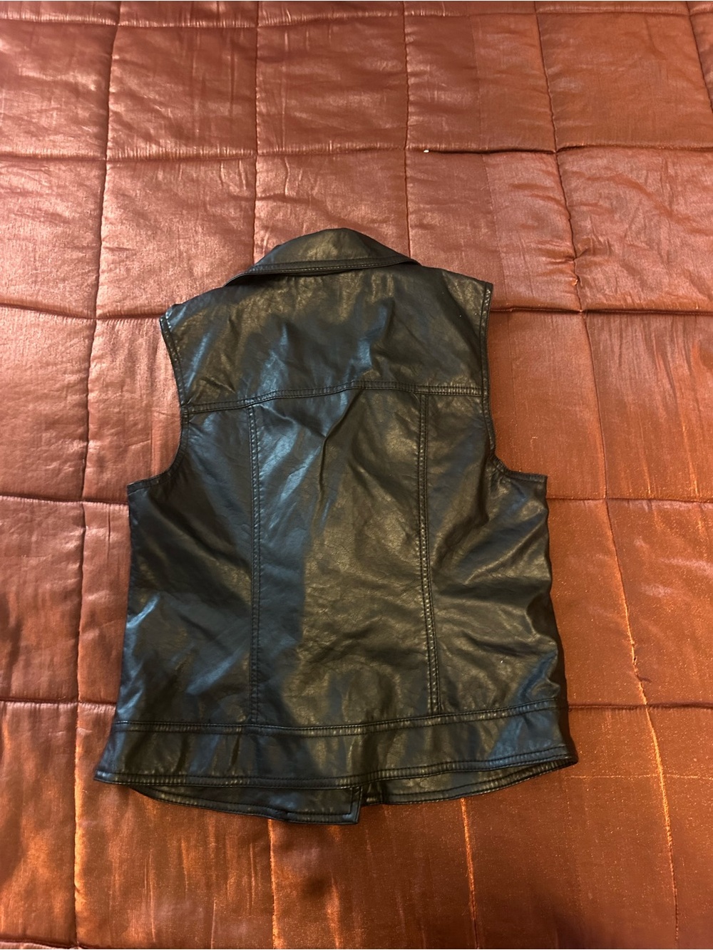 City Streets Black Quilted look Genuine Leather Vest with Zip Pockets - Picture 2 of 3